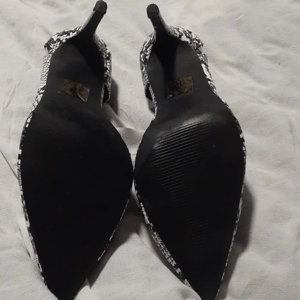 Fashionable snakeskin 8.5 heel shoes - Picture 8 of 11